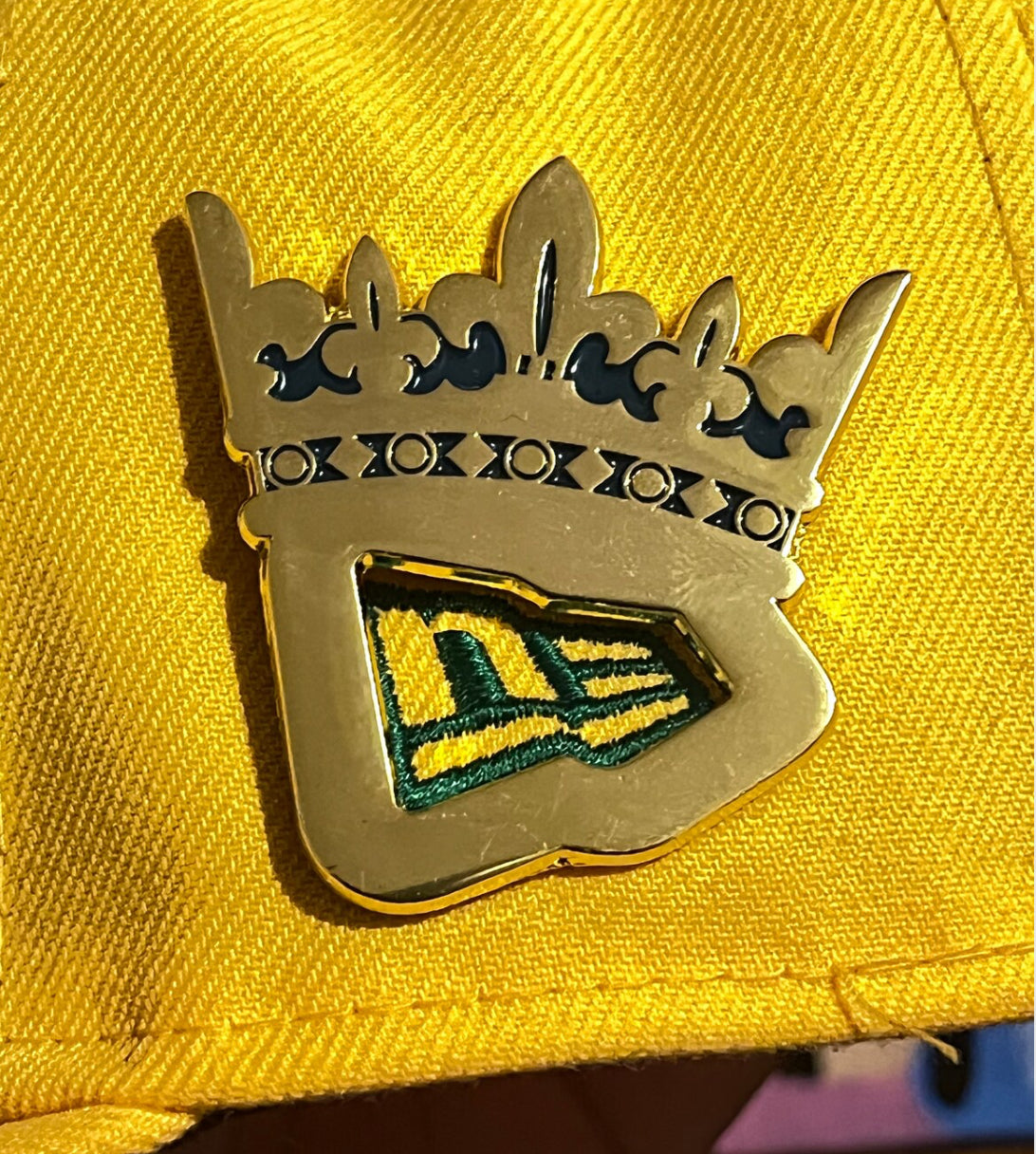 Gold crown enamel flag pin HOT!!!