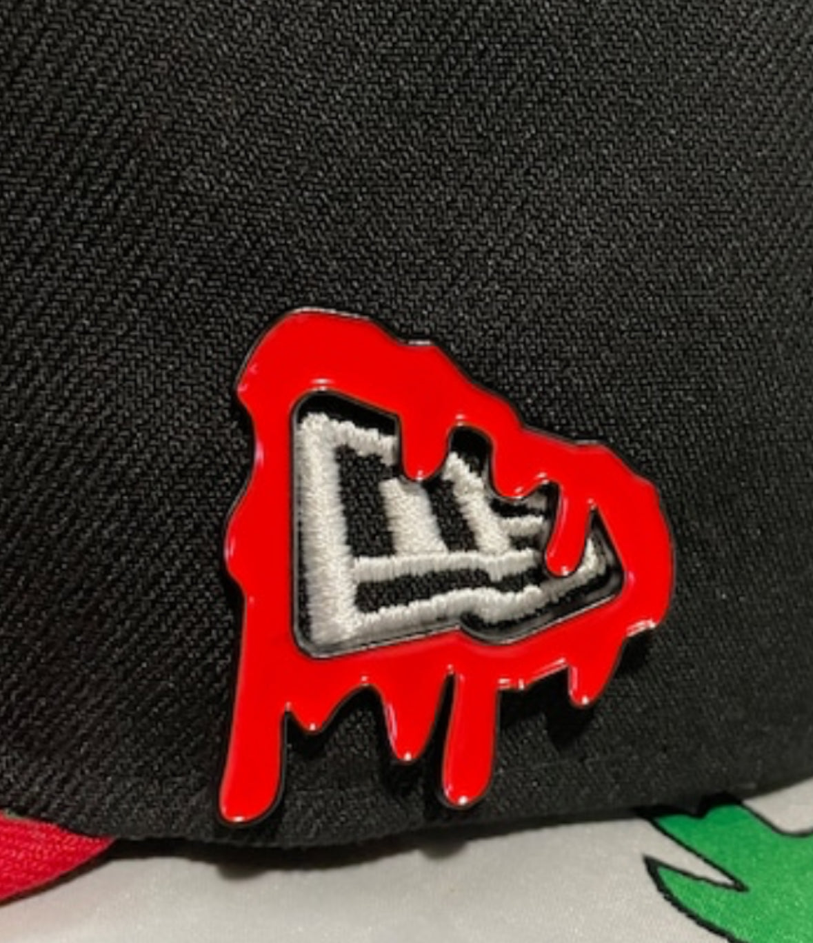 ...HOT ... DRIP ENAMEL HAT PIN FLAG BORDERS HERE