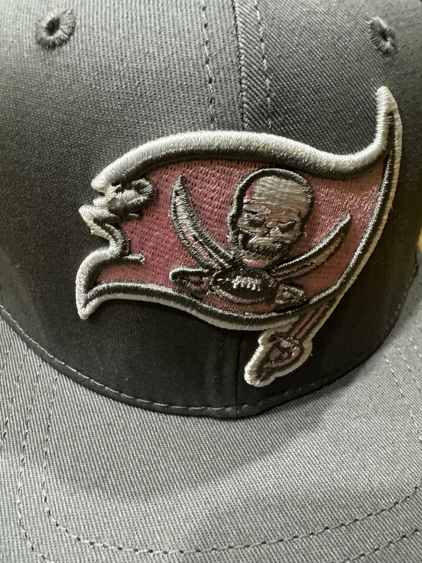 Buccaneers Pro Standard Pink Grey Snapback hat